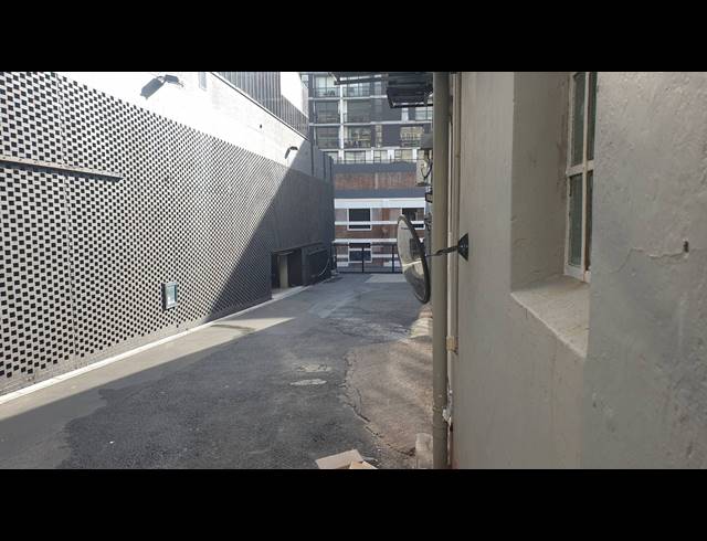 172M² FACTORY TO LET IN WOODSTOCK
